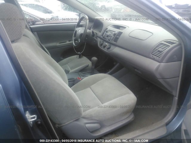 4T1BE32K13U768413 - 2003 TOYOTA CAMRY LE/XLE/SE BLUE photo 5