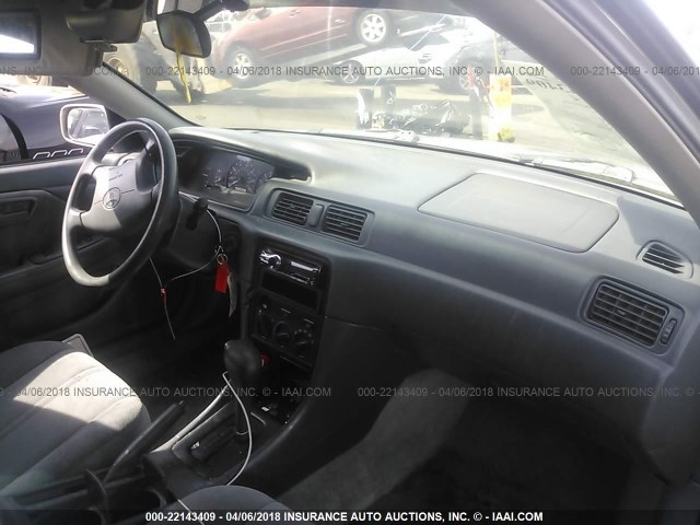 4T1BG22K51U860335 - 2001 TOYOTA CAMRY CE/LE/XLE 银色 照片 5