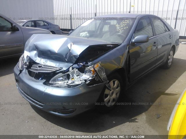4T1BE32K43U735101 - 2003 TOYOTA CAMRY LE/XLE/SE BLUE photo 2