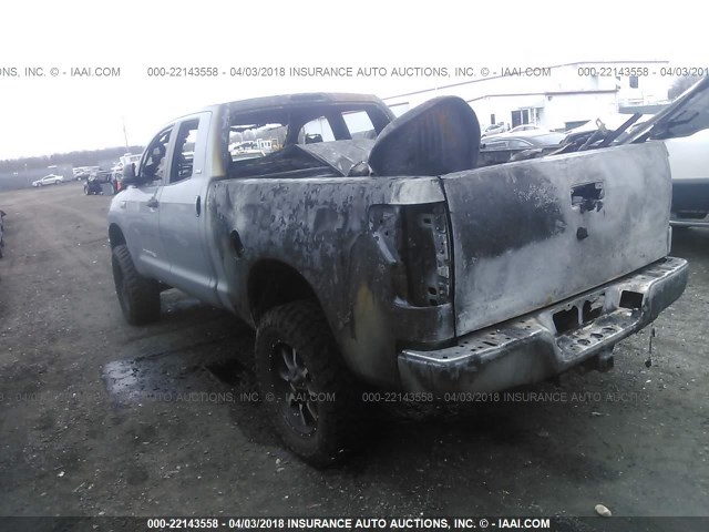 5TFUY5F18CX235300 - 2012 TOYOTA TUNDRA DOUBLE CAB SR5 SILVER photo 3