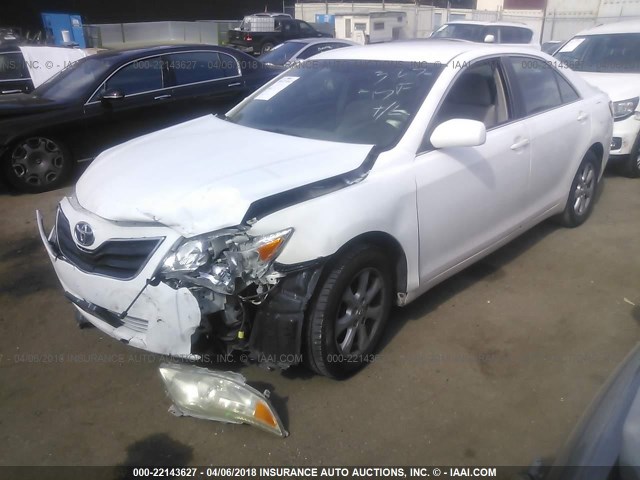 4T1BF3EK4BU596353 - 2011 TOYOTA CAMRY SE/LE/XLE WHITE photo 2