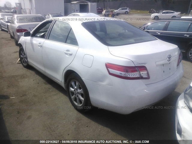 4T1BF3EK4BU596353 - 2011 TOYOTA CAMRY SE/LE/XLE WHITE photo 3