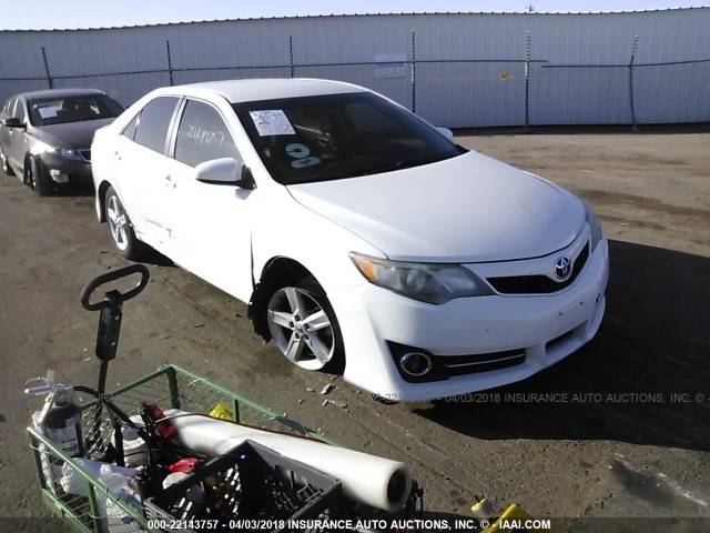 4T1BF1FK7CU142585 - 2012 TOYOTA CAMRY SE/LE/XLE WHITE photo 1