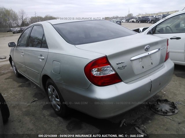 JTDBE32K040271382 - 2004 TOYOTA CAMRY LE/XLE SILVER photo 3
