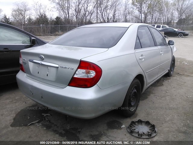 JTDBE32K040271382 - 2004 TOYOTA CAMRY LE/XLE SILVER photo 4