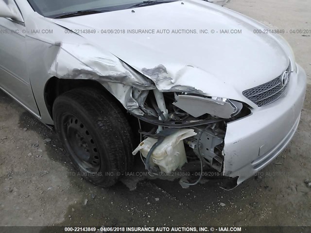 JTDBE32K040271382 - 2004 TOYOTA CAMRY LE/XLE SILVER photo 6