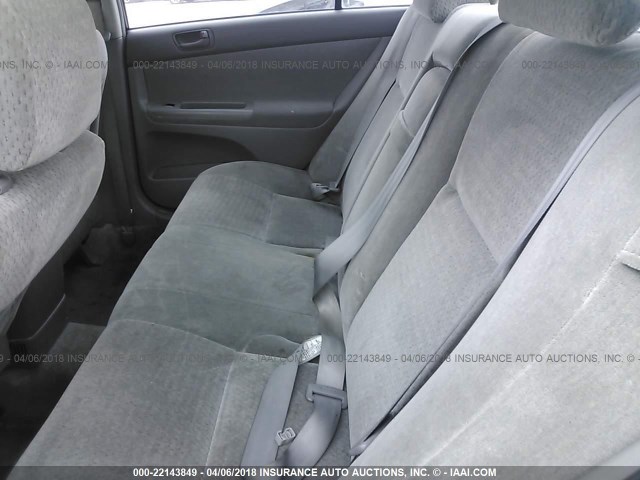 JTDBE32K040271382 - 2004 TOYOTA CAMRY LE/XLE SILVER photo 8