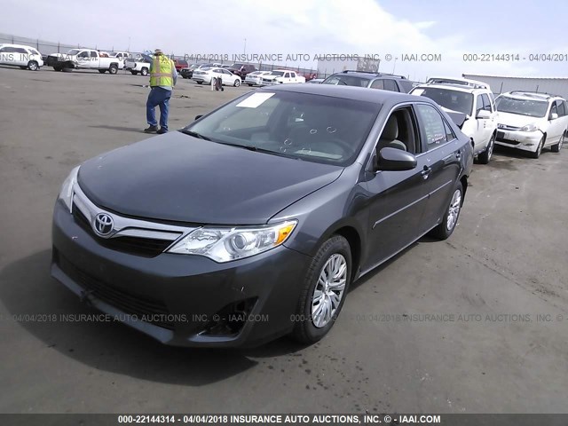 4T4BF1FK1CR255048 - 2012 TOYOTA CAMRY SE/LE/XLE GRAY photo 2
