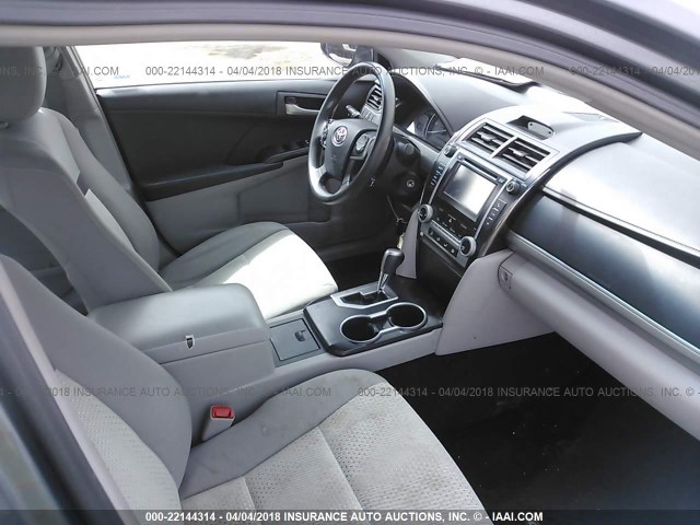 4T4BF1FK1CR255048 - 2012 TOYOTA CAMRY SE/LE/XLE GRAY photo 5