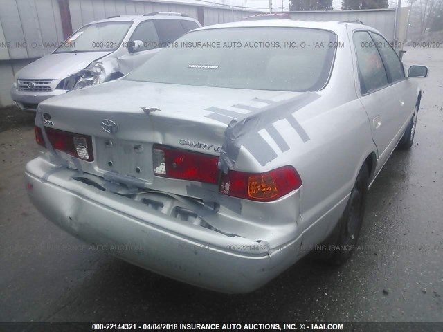 4T1BG22K71U861261 - 2001 TOYOTA CAMRY CE/LE/XLE 银色 照片 4