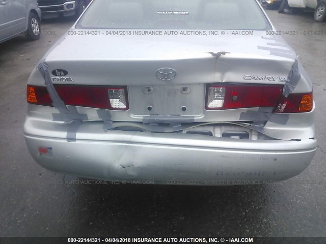 4T1BG22K71U861261 - 2001 TOYOTA CAMRY CE/LE/XLE SILVER photo 6