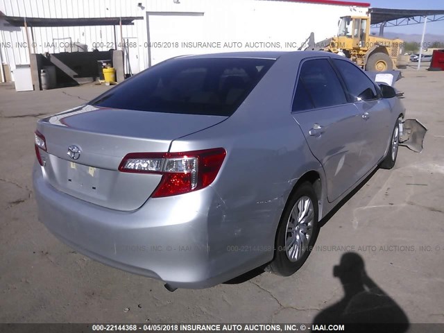 4T4BF1FK2ER381101 - 2014 TOYOTA CAMRY L/SE/LE/XLE 银色 照片 4