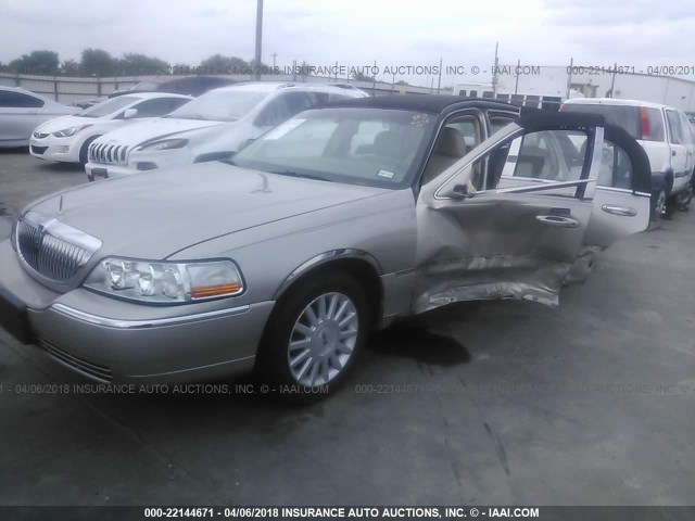 1LNHM81W23Y613635 - 2003 LINCOLN TOWN CAR EXECUTIVE Champagne photo 2