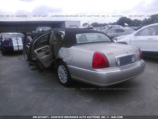 1LNHM81W23Y613635 - 2003 LINCOLN TOWN CAR EXECUTIVE Champagne photo 3