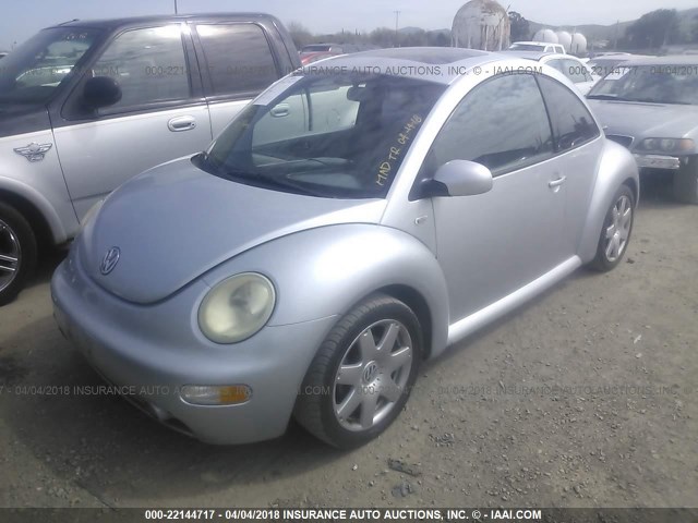 3VWDD21C12M411978 - 2002 VOLKSWAGEN NEW BEETLE GLX 银色 照片 2