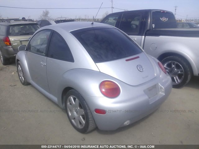 3VWDD21C12M411978 - 2002 VOLKSWAGEN NEW BEETLE GLX 银色 照片 3
