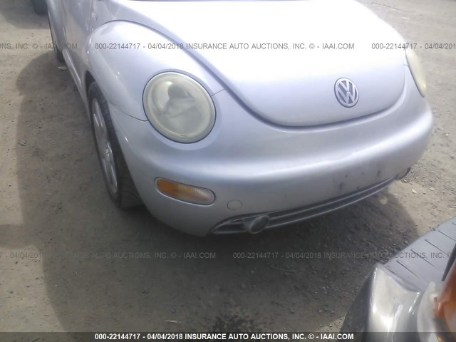 3VWDD21C12M411978 - 2002 VOLKSWAGEN NEW BEETLE GLX 银色 照片 6