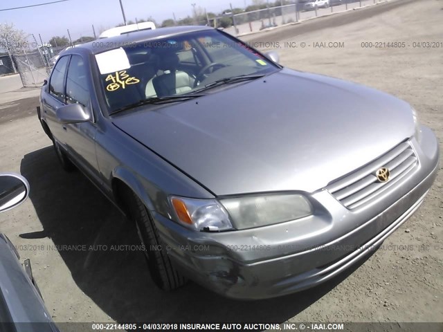 JT2BG22K8V0046786 - 1997 TOYOTA CAMRY LE/XLE BEIGE photo 1