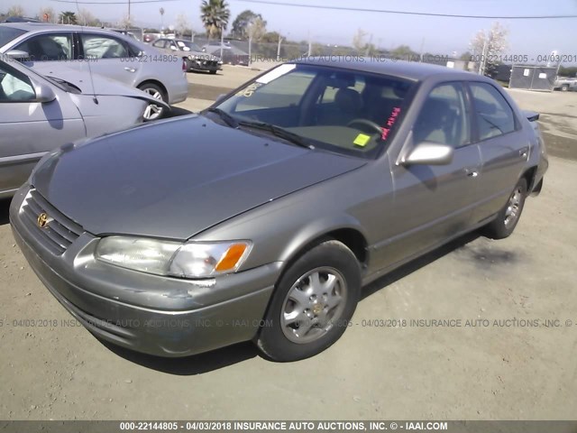 JT2BG22K8V0046786 - 1997 TOYOTA CAMRY LE/XLE BEIGE photo 2