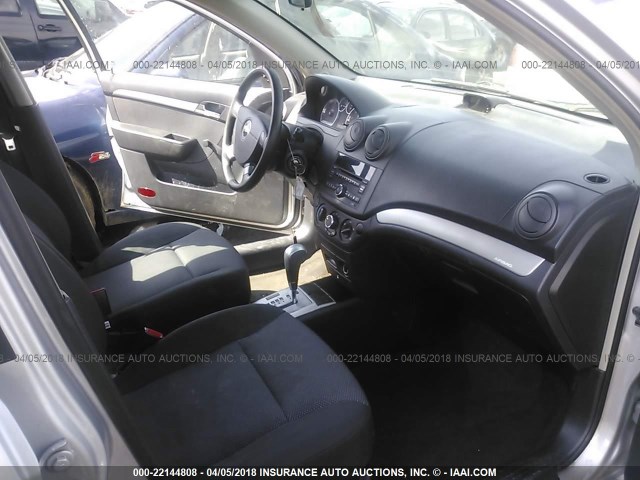 KL1TD5DE9AB090718 - 2010 CHEVROLET AVEO LS/LT 银色 照片 5