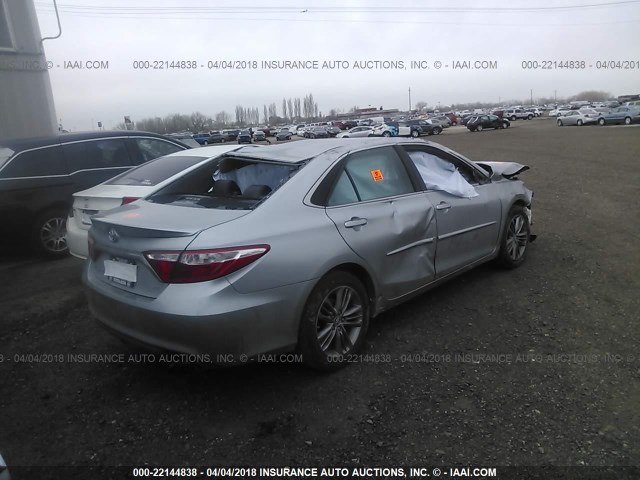 4T1BF1FK2GU119690 - 2016 TOYOTA CAMRY LE/XLE/SE/XSE ვერცხლისფერი ფოტო 4