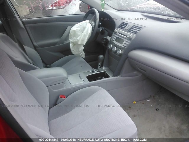 4T1BF3EK4BU605181 - 2011 TOYOTA CAMRY SE/LE/XLE Красный фото 5