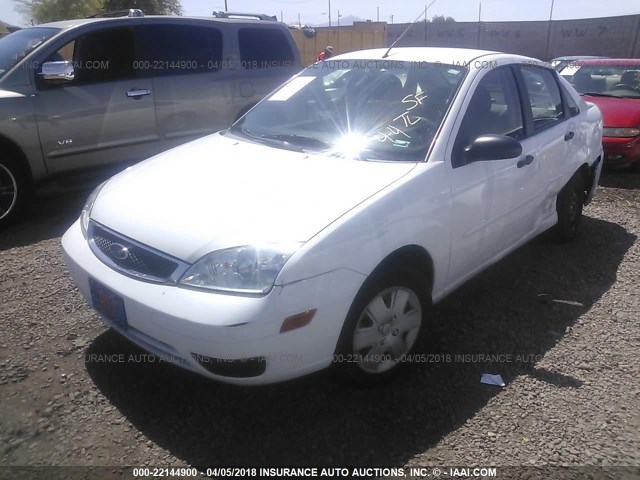 1FAFP34N87W242528 - 2007 FORD FOCUS ZX4/S/SE/SES WHITE photo 2