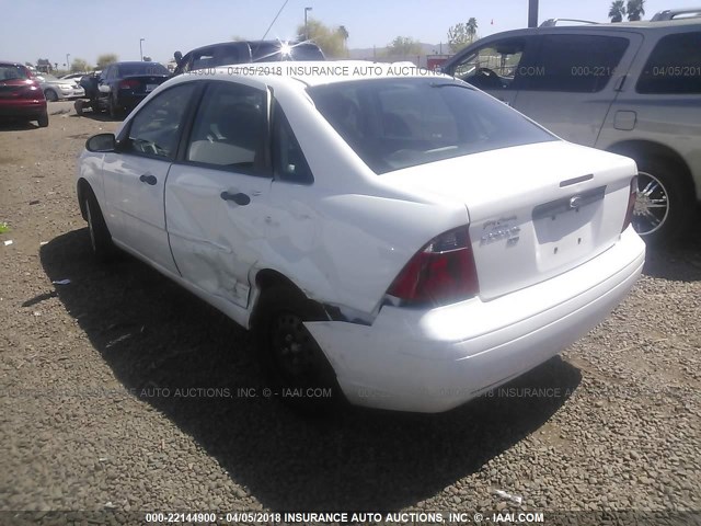 1FAFP34N87W242528 - 2007 FORD FOCUS ZX4/S/SE/SES WHITE photo 3