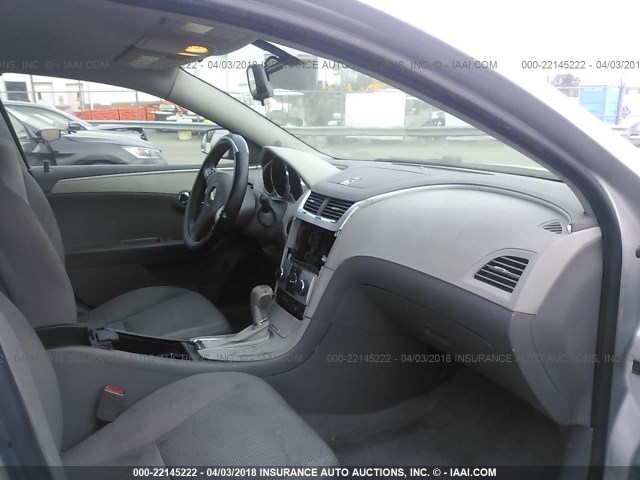 1G1ZA5E17BF315485 - 2011 CHEVROLET MALIBU LS 银色 照片 5