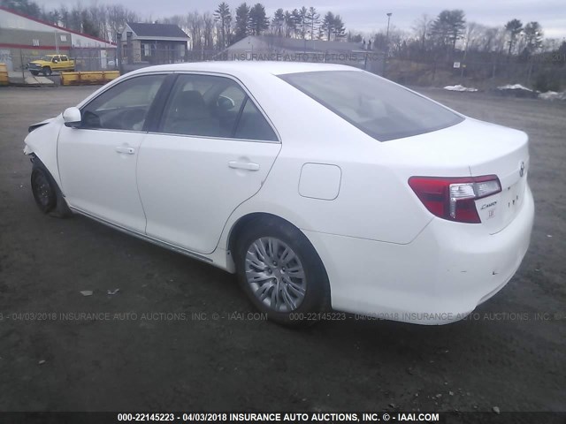 4T1BF1FK5CU527076 - 2012 TOYOTA CAMRY SE/LE/XLE თეთრი ფოტო 3