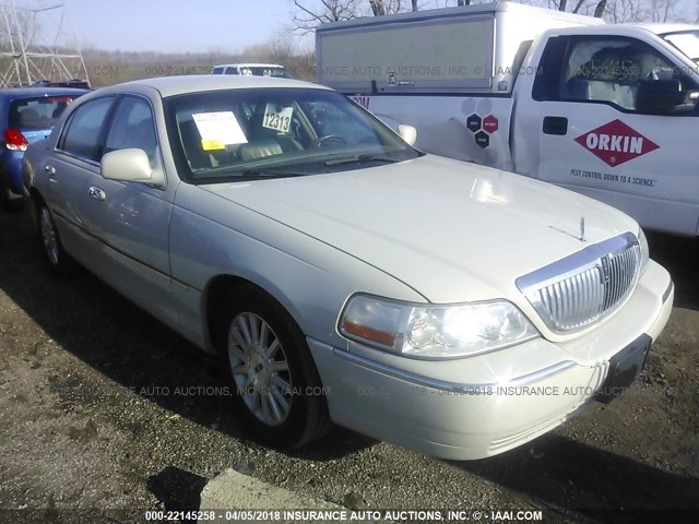 1LNHM81W44Y686930 - 2004 LINCOLN TOWN CAR EXECUTIVE/SIGNATURE Beyaz fotoğraf 1