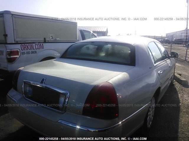 1LNHM81W44Y686930 - 2004 LINCOLN TOWN CAR EXECUTIVE/SIGNATURE Beyaz fotoğraf 4