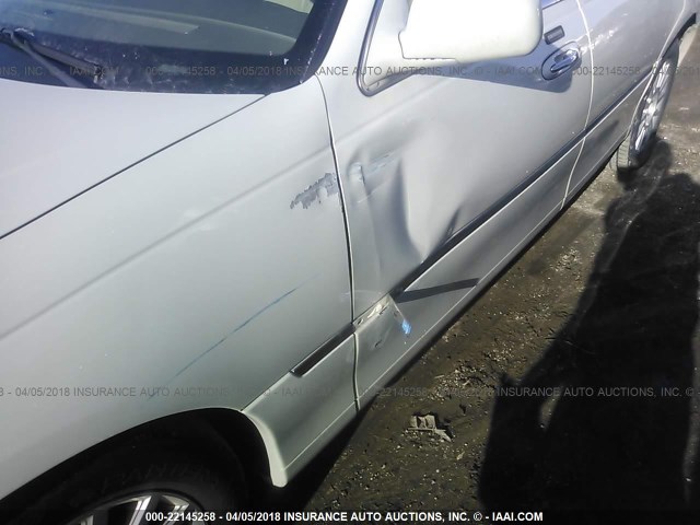 1LNHM81W44Y686930 - 2004 LINCOLN TOWN CAR EXECUTIVE/SIGNATURE Beyaz fotoğraf 6