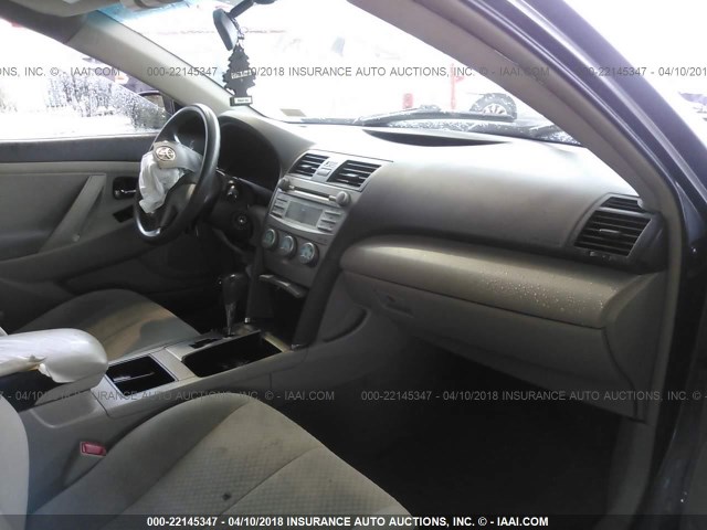 4T1BE46K09U862579 - 2009 TOYOTA CAMRY SE/LE/XLE GRAY photo 5