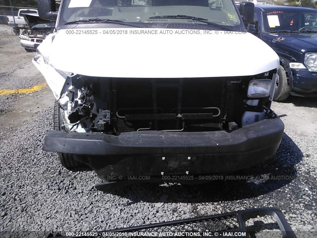 1GCWGGCA8E1122268 - 2014 CHEVROLET EXPRESS G2500  WHITE photo 6