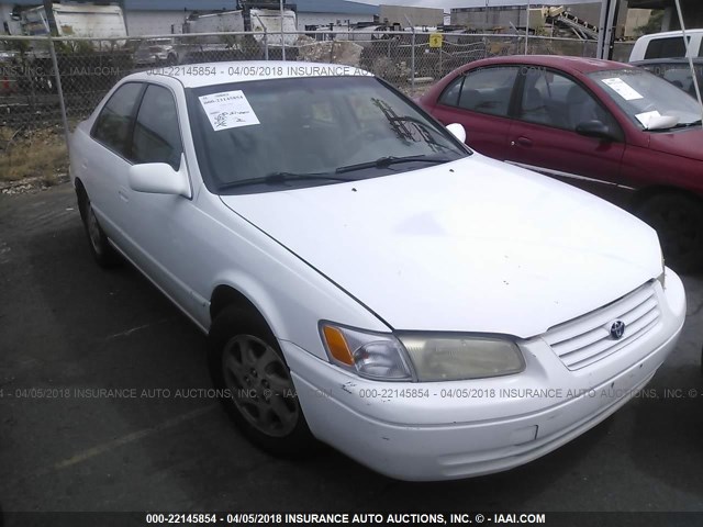 JT2BF22K7X0211619 - 1999 TOYOTA CAMRY LE/XLE Սպիտակ լուսանկար 1
