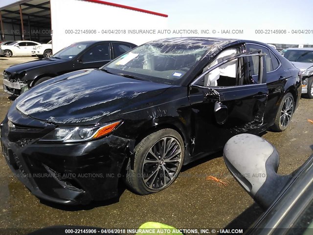 JTNB11HK8J3015911 - 2018 TOYOTA CAMRY L/LE/XLE/SE/XSE BLACK photo 2