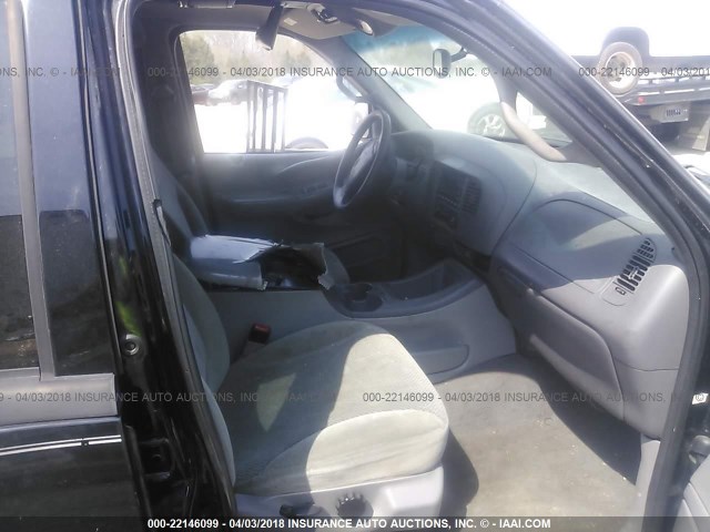 1FMRU15W72LA17129 - 2002 FORD EXPEDITION XLT 黑色 照片 5