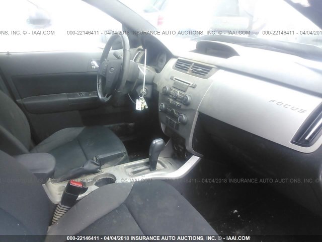 1FAHP3GN5AW131009 - 2010 FORD FOCUS SES GRAY photo 5