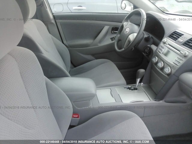 4T4BF3EK7BR107773 - 2011 TOYOTA CAMRY SE/LE/XLE SILVER photo 5