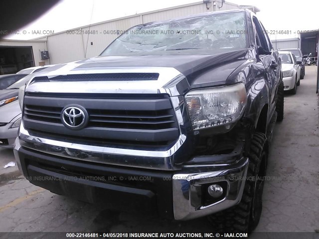 5TFRY5F16EX150559 - 2014 TOYOTA TUNDRA DOUBLE CAB SR/SR5 GRAY photo 2