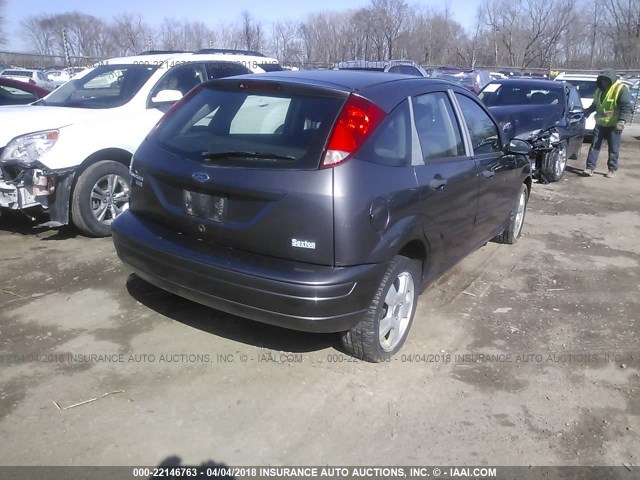 1FAFP37N77W207524 - 2007 FORD FOCUS ZX5/S/SE/SES GRAY photo 4