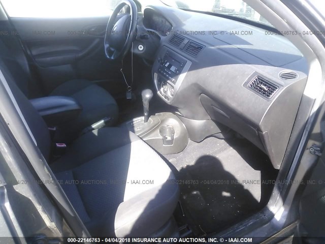 1FAFP37N77W207524 - 2007 FORD FOCUS ZX5/S/SE/SES GRAY photo 5