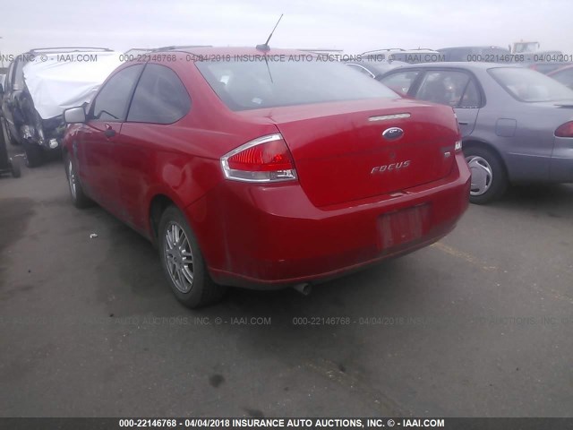 1FAHP33N78W174167 - 2008 FORD FOCUS SE/SEL/SES RED photo 3