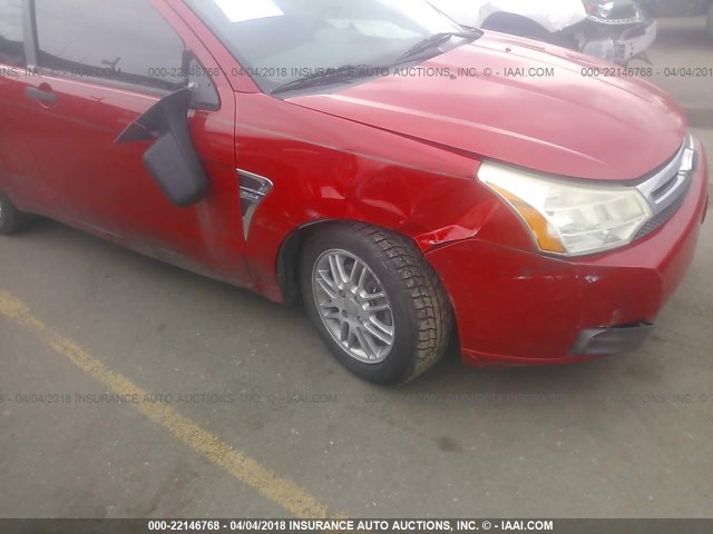 1FAHP33N78W174167 - 2008 FORD FOCUS SE/SEL/SES RED photo 6