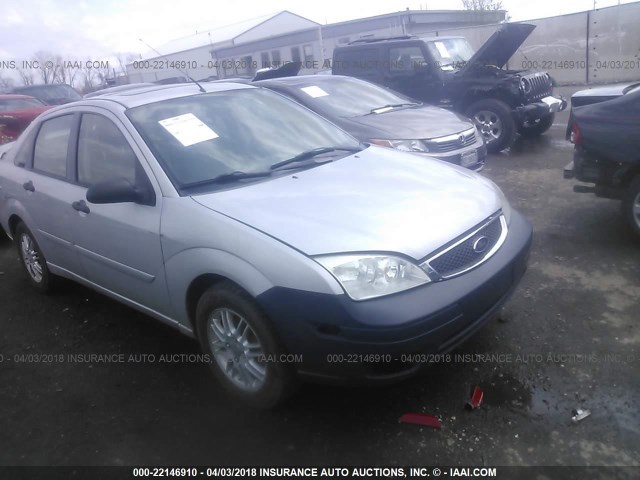 1FAHP34N07W221004 - 2007 FORD FOCUS ZX4/S/SE/SES 银色 照片 1