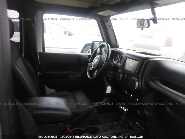 1J4BA3H17BL553406 - 2011 JEEP WRANGLER UNLIMITE SPORT SILVER photo 5