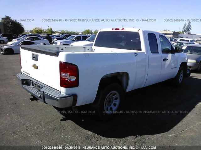 2GCEC19C771674337 - 2007 CHEVROLET SILVERADO C1500 WHITE photo 4