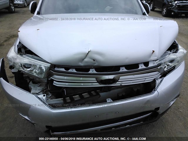 5TDZK3EH2DS093379 - 2013 TOYOTA HIGHLANDER PLUS/SE SILVER photo 6