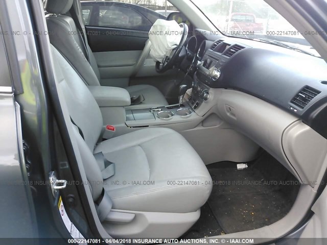 5TDBK3EH7BS072686 - 2011 TOYOTA HIGHLANDER SE GRAY photo 5